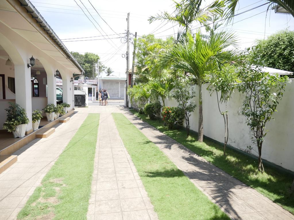 Ocean View Tourist Guest House At Negombo Beach Near The Airport Esterno foto