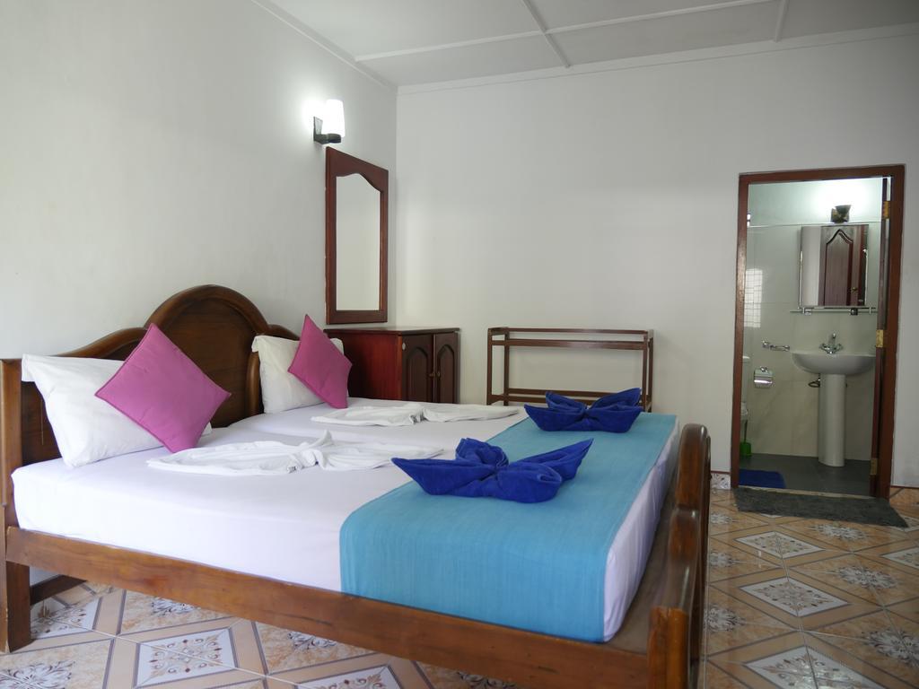 Ocean View Tourist Guest House At Negombo Beach Near The Airport Esterno foto