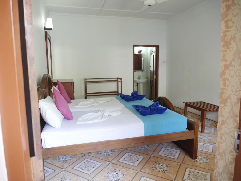 Ocean View Tourist Guest House At Negombo Beach Near The Airport Esterno foto