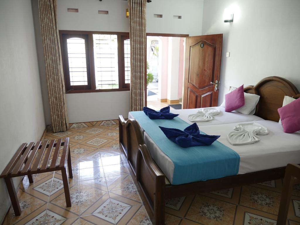 Ocean View Tourist Guest House At Negombo Beach Near The Airport Esterno foto